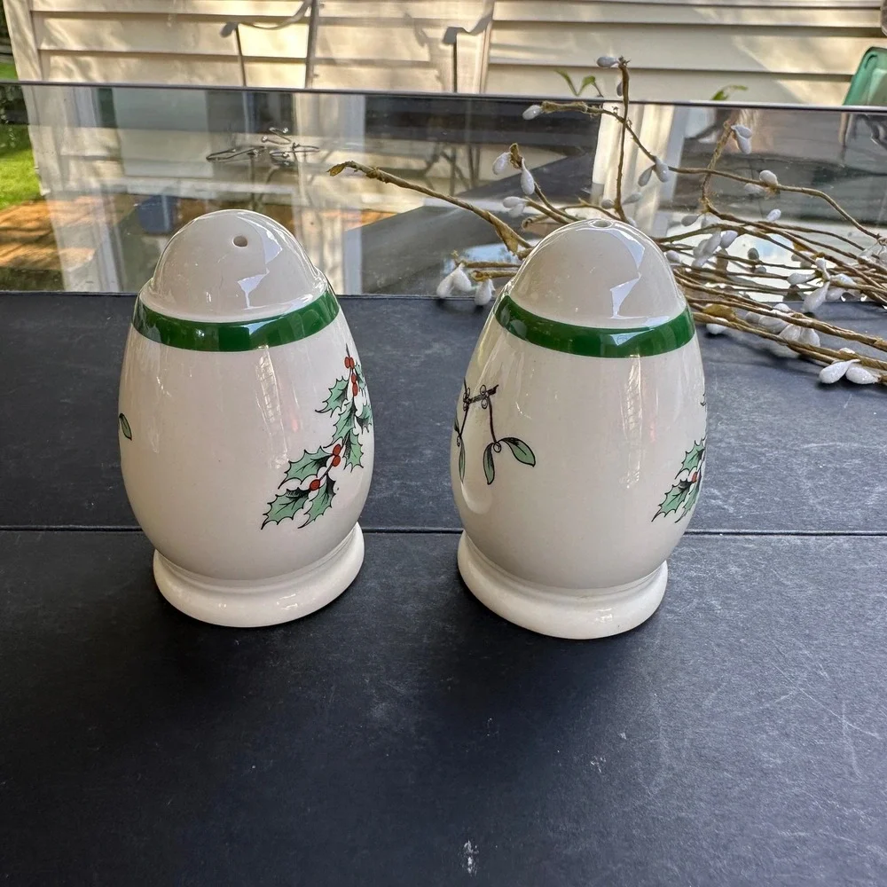 Spode Christmas Tree Holly Berry Salt & Pepper Shakers Set England Vintage